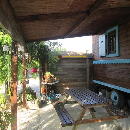 La Roulotte Des Carpates Otel Gaillac Dış mekan fotoğraf