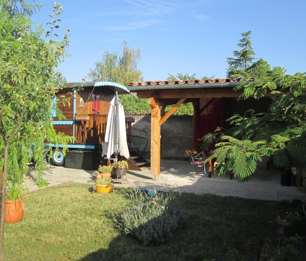 La Roulotte Des Carpates Otel Gaillac Dış mekan fotoğraf